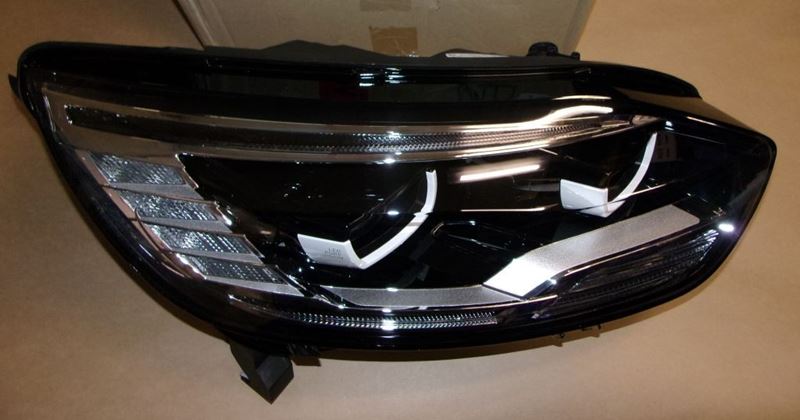 REFLEKTOR LED R SCENIC IV PRAWY