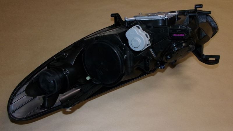 Reflektor Renault Fluence prawy Xenon