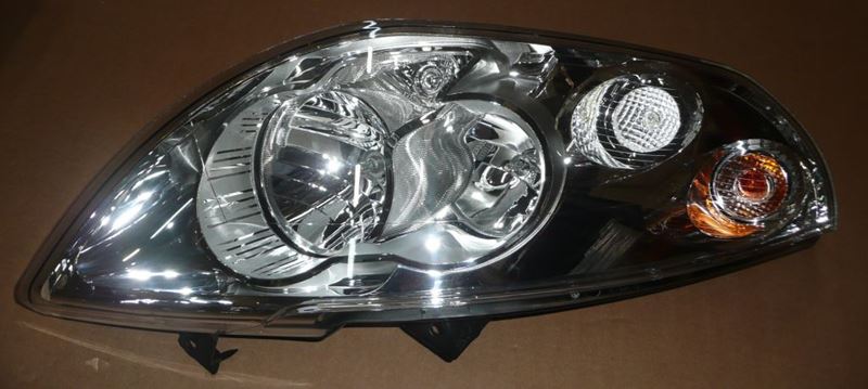 Reflektor Renault Master III 15> prawy