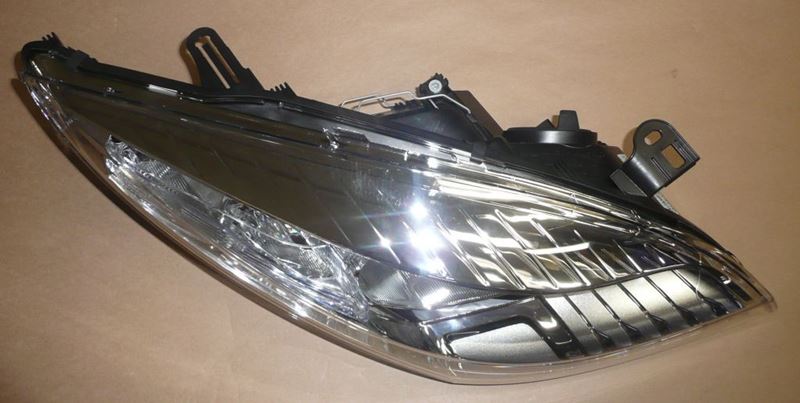 Reflektor Renault Megane III prawy