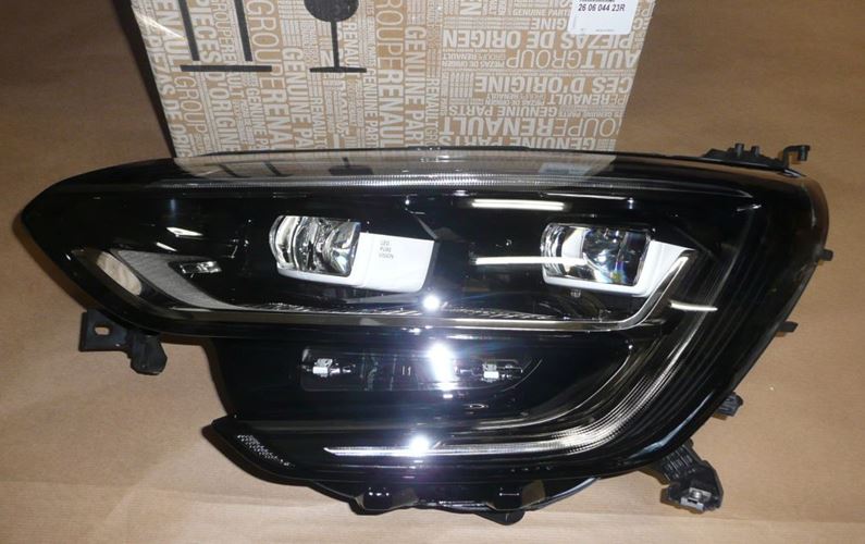 Reflektor Renault Megane IV lewy