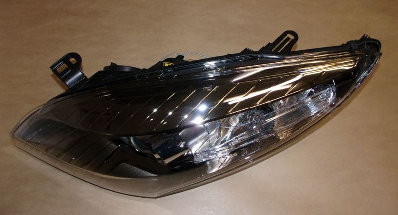 Reflektor Renault Megane III lewy Xenon