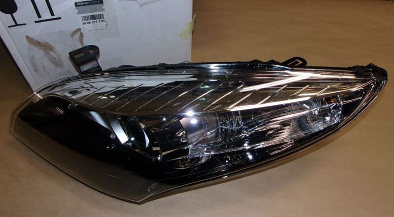 Reflektor Renault Megane III lewy Xenon