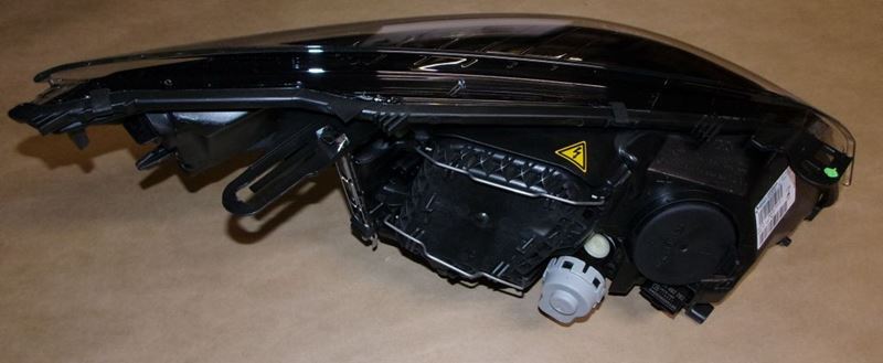 Reflektor Renault Megane III lewy Xenon czarny