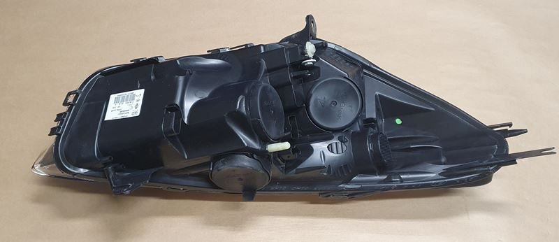 Reflektor Renault Clio IV czarny lewy