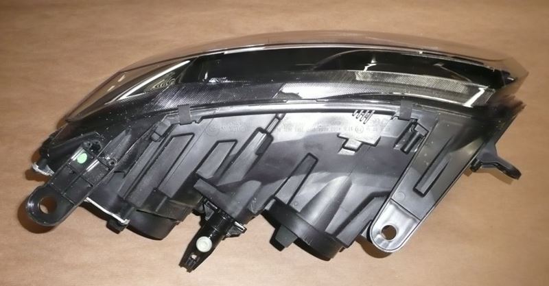 Reflektor Dacia Duster II lewy