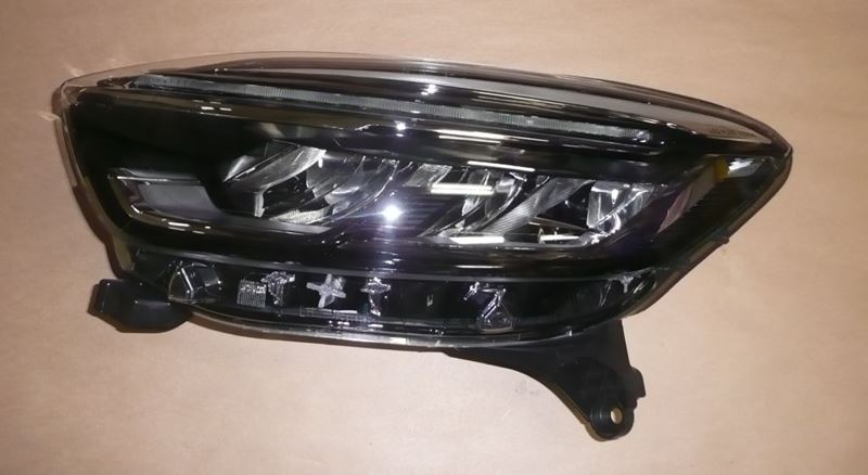 Reflektor Renault Captur lewy