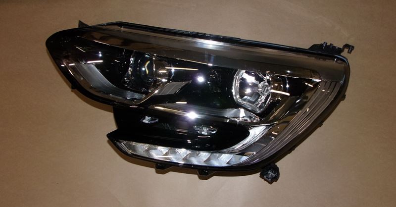 Reflektor Renault Megane IV lewy