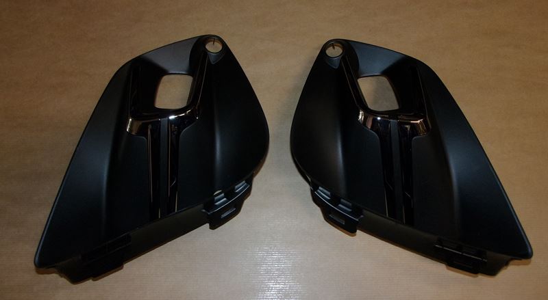 Kratka halogenów Renault Clio V chrom komplet
