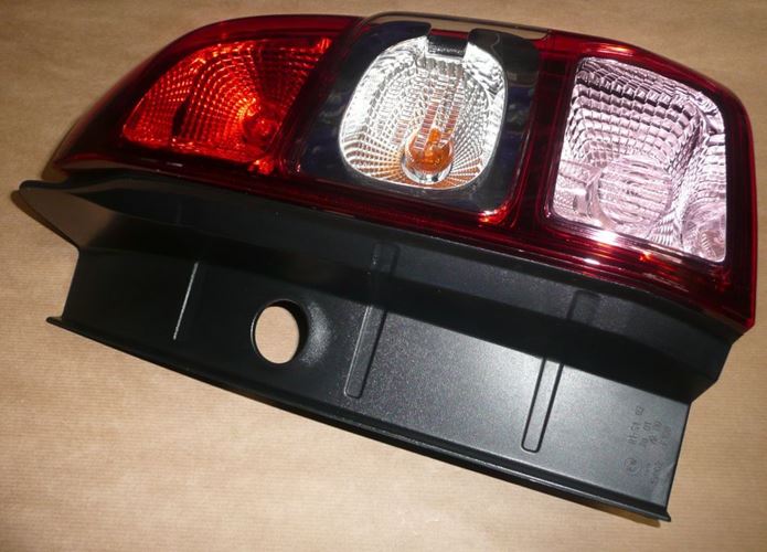 Lampa tylna Dacia Duster prawa