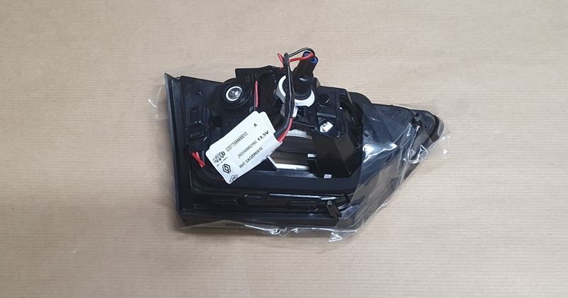 Lampa tylna Renault Clio IV klapa prawa