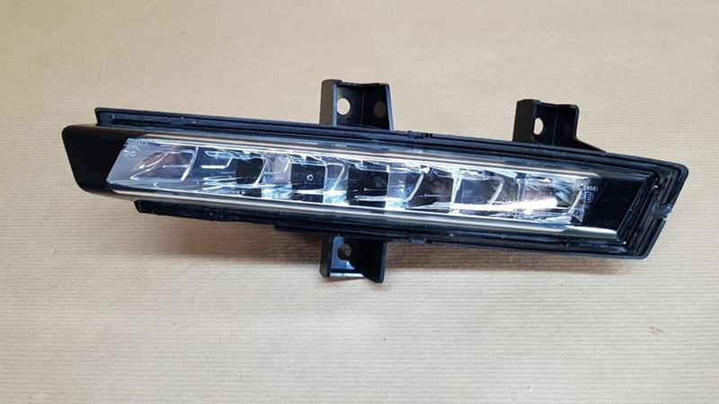 Lampa przeciwmgłowa LED prawa Oryginał Renault Clio IV