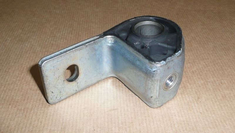 Tuleja wahacza Citroen Berlingo Peugeot 306 tylna
