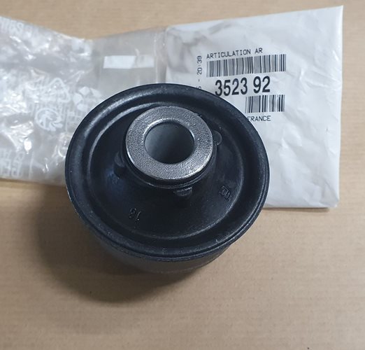 Tuleja wahacza Citroen Berlingo III Peugeot 206 307
