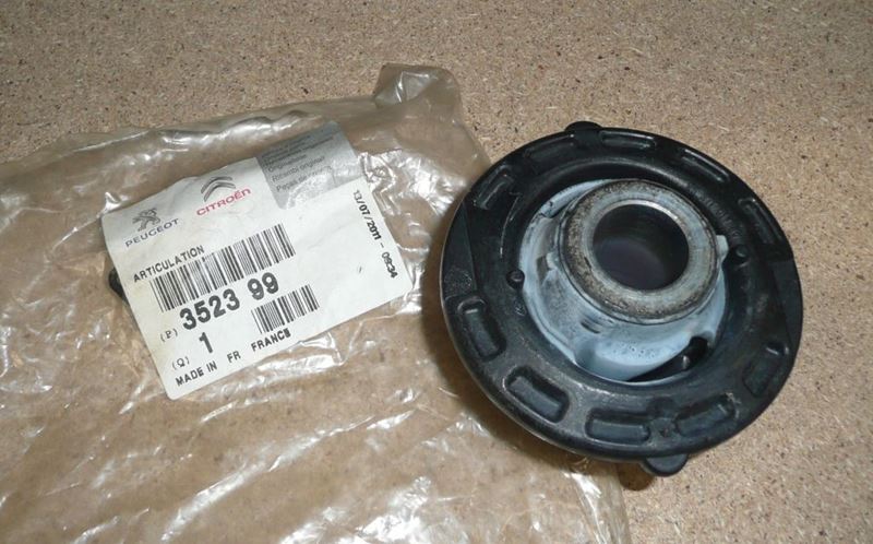 Tuleja wahacza Citroen C3 tylna