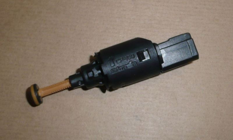 Włącznik świateł stopu Citroen Berlingo Peugeot 206 1007