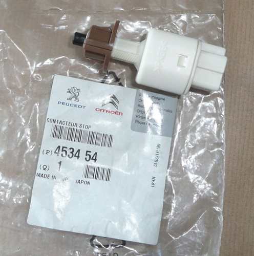 Włącznik świateł stopu Citroen C1 Peugeot 107 108