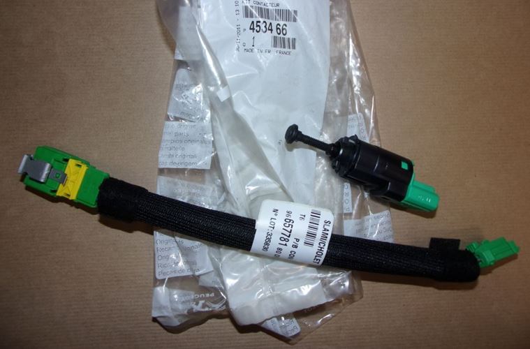 Włącznik świateł stopu Citroen C2 C3 Peugeot 207 307 308