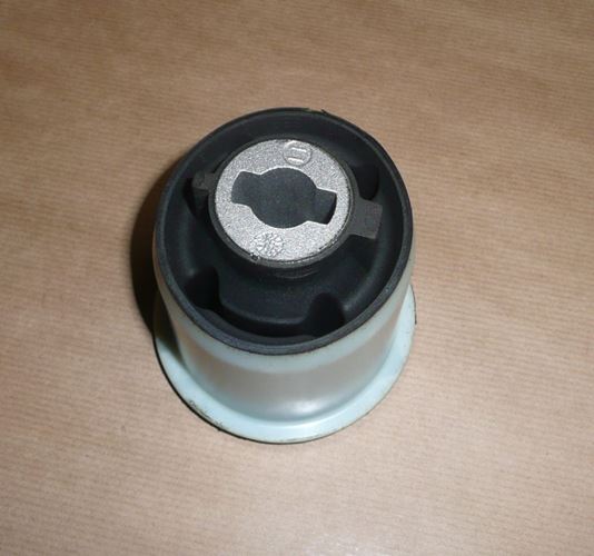 Tuleja tylnego wahacza Citroen C4 Peugeot 307