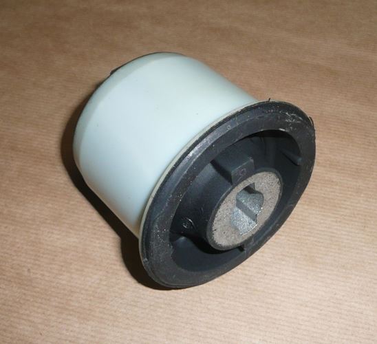 Tuleja tylnego wahacza Citroen C4 Peugeot 307