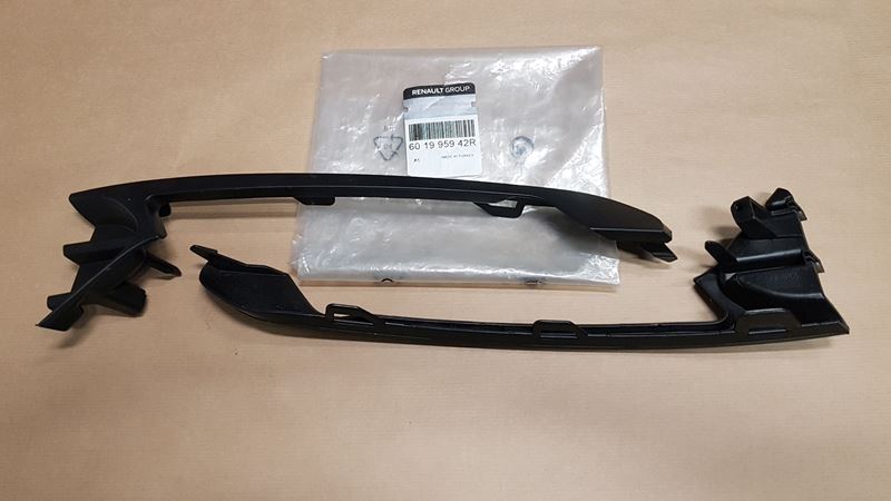 LISTWA ZDERZAKA POD LED R CLIO IV KPL.