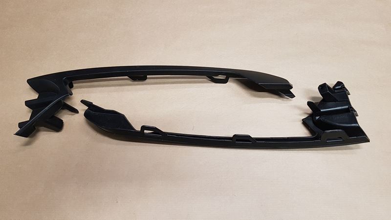 LISTWA ZDERZAKA POD LED R CLIO IV KPL.