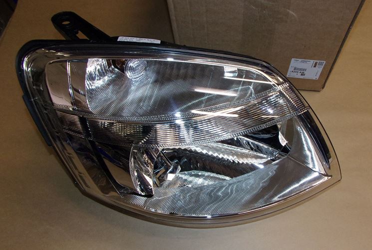 Reflektor Citroen Berlingo Peugeot Partner prawy