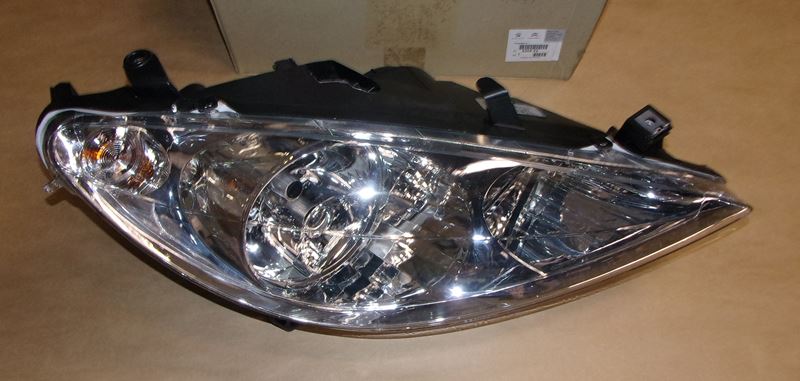 Reflektor Peugeot 307 prawy