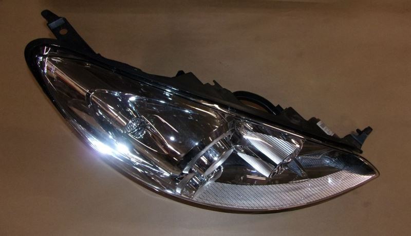 Reflektor Peugeot 407 prawy