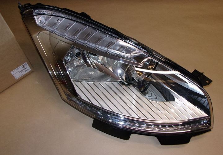 Reflektor Citroen C4 Picasso prawy