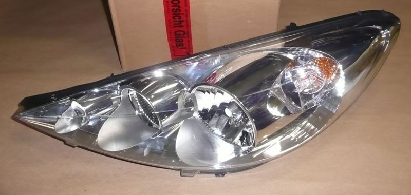Reflektor Peugeot 206+ prawy