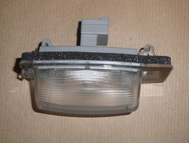 Lampa tablicy rejestracyjnej Citroen C-Crosser Peugeot 4007