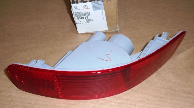 Lampa przeciwmgłowa Citroen C-Crosser Peugeot 4007 tył