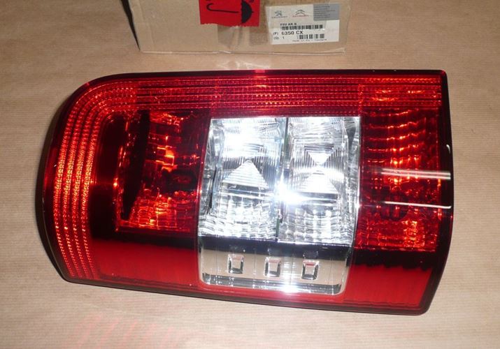 Lampa tylna zespolona Citroen Berlingo II lewa