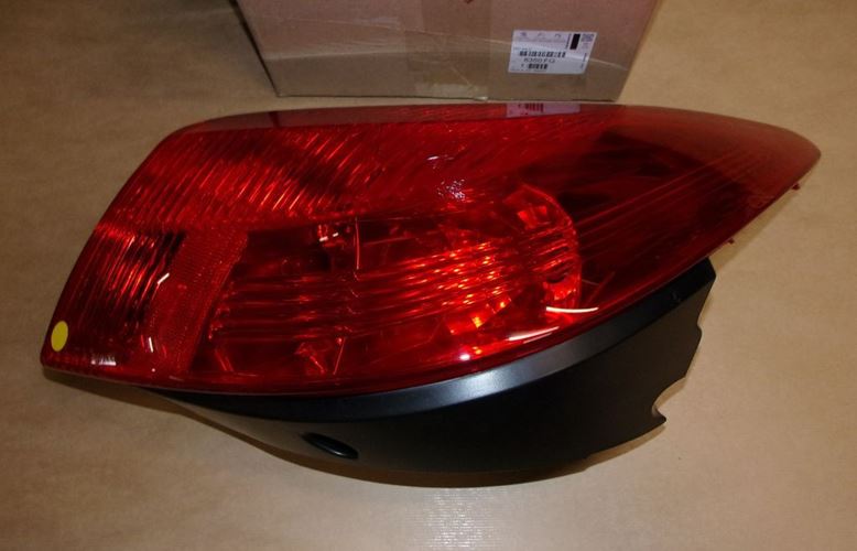 Lampa tylna Peugeot 308 lewa