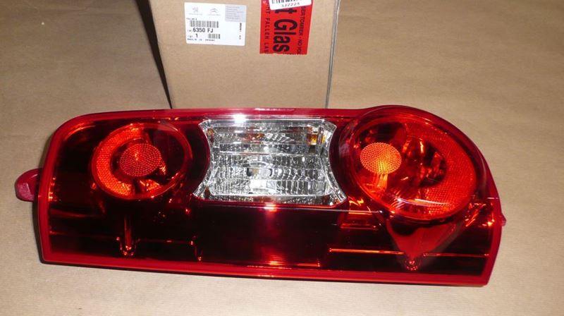 Lampa tylna Peugeot Partner III lewa