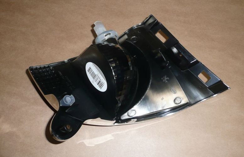 Lampa przeciwmgłowa Peugeot 2008 tył prawa