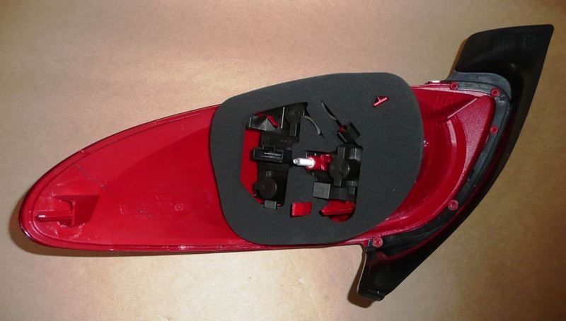 Lampa tylna Peugeot 206+ 2008> lewa