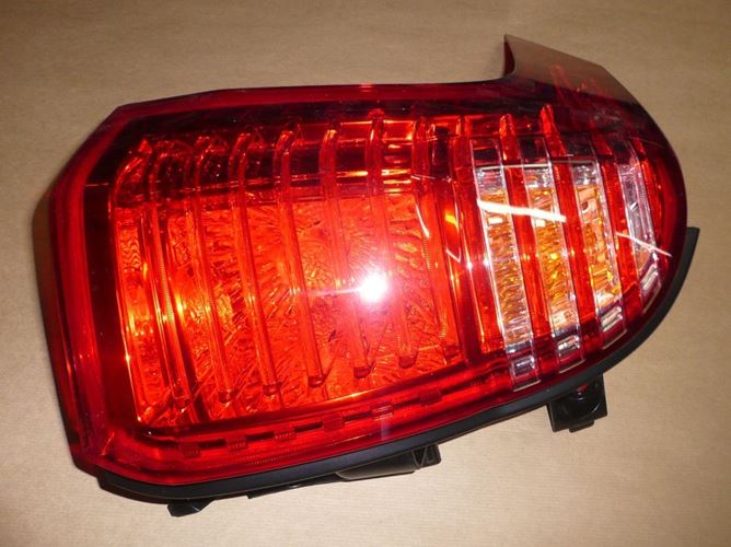 Lampa tylna Peugeot 5008 09> lewa