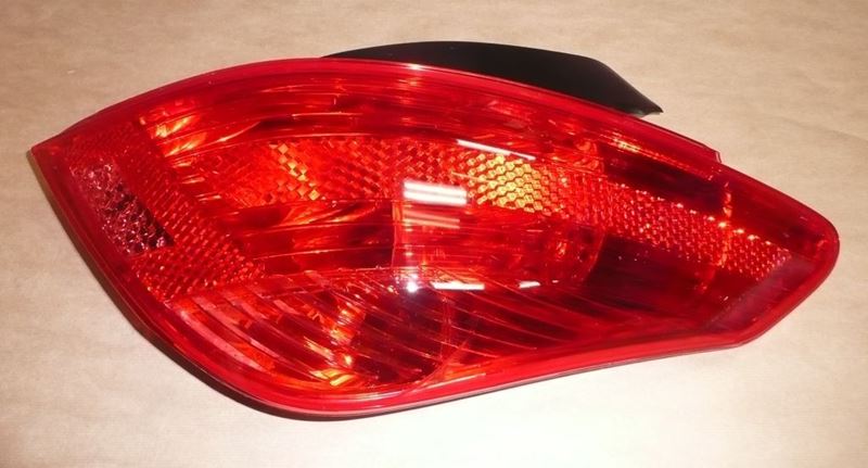 Lampa tylna zespolona Peugeot 308 07> prawa