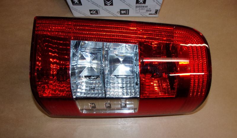 Lampa tylna Citroen Berlingo Peugeot Partner prawa