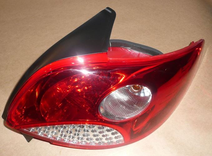 Lampa tylna Peugeot 206+ 2008> prawa