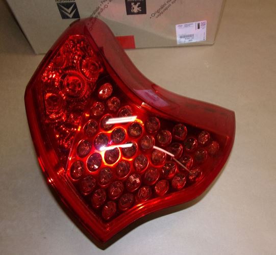 Lampa tylna zespolona Peugeot 3008 (T84) 09> prawa