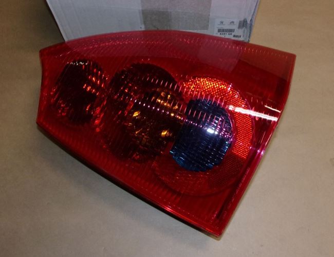 Lampa tylna Peugeot 307 kombi prawa