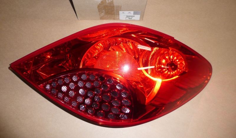 Lampa tylna Peugeot 207 prawa
