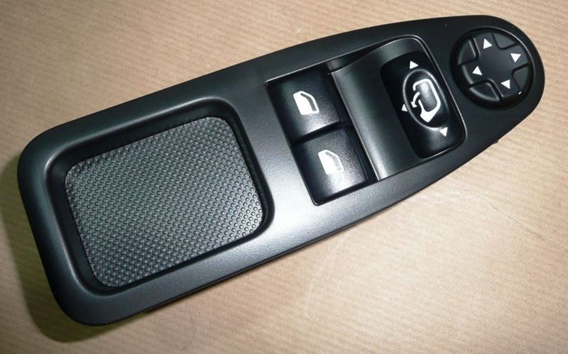 Przycisk podnoszenia i opuszczania szyb Peugeot Expert III