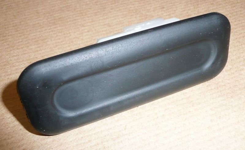 Przycisk bagażnika Citroen C2 C5 C6 Peugeot 3008
