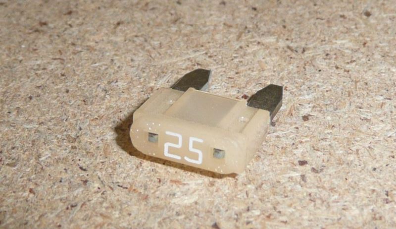 Bezpiecznik 25A
