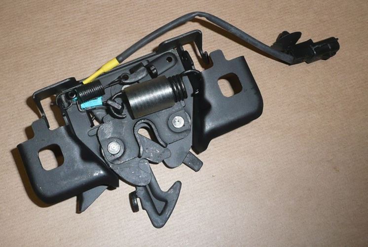 Zamek maski pokrywy silnika Renault Captur Clio IV Trafic III