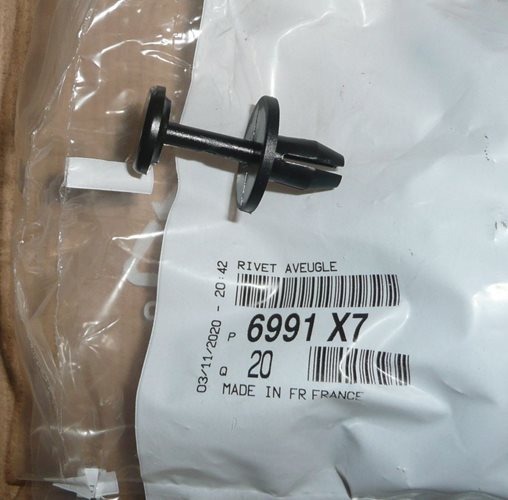 Spinka obudowy skrzynki bezpieczników Citroen C3 II